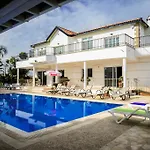 Papas Family Villa فيلة باراليمني