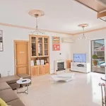 فيلة Papas Family Villa باراليمني