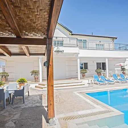 Papas Family Villa *