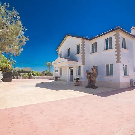 Papas Family Villa *