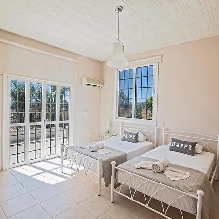 וילה Papas Family *