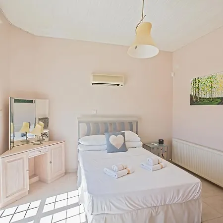 וילה Papas Family