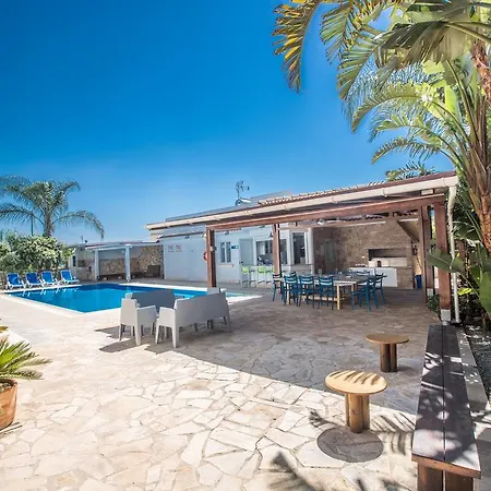 Papas Family Paralimni