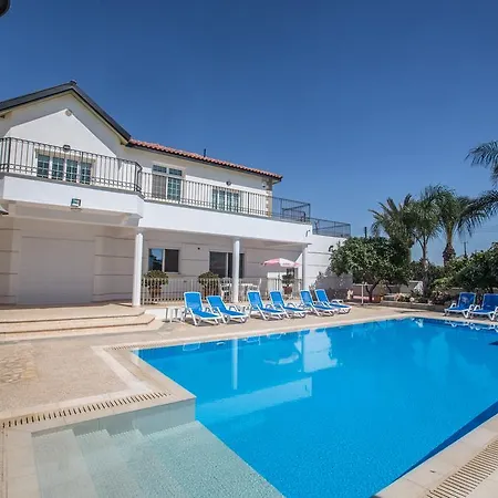 Papas Family Villa *