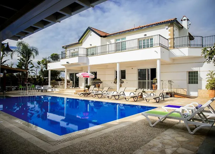 Papas Family Villa Paralimni