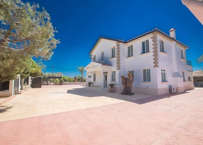 Papas Family Villa *