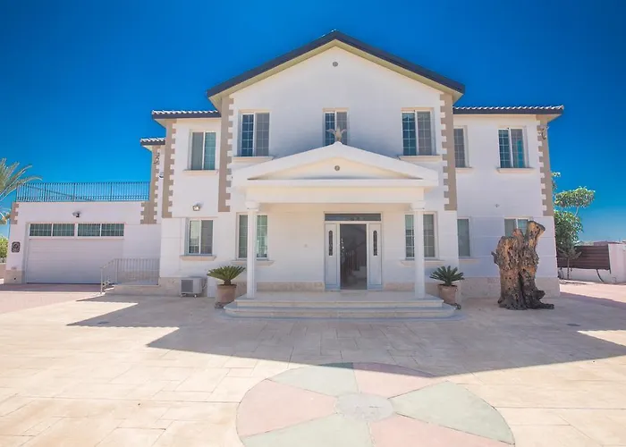 Papas Family Vila Paralimni