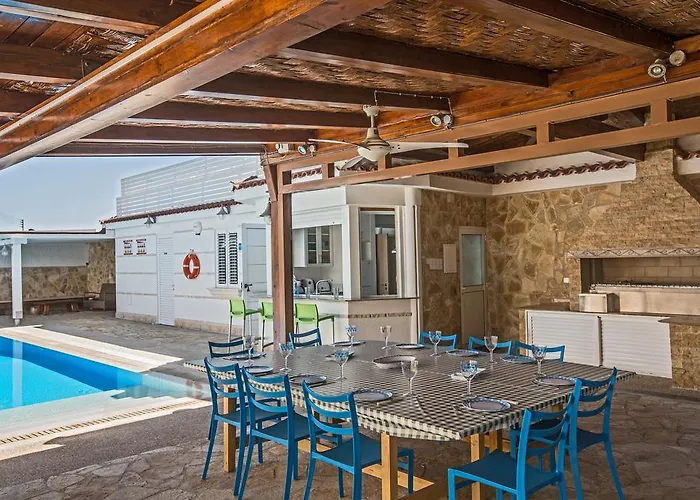 Papas Family Villa Paralimni
