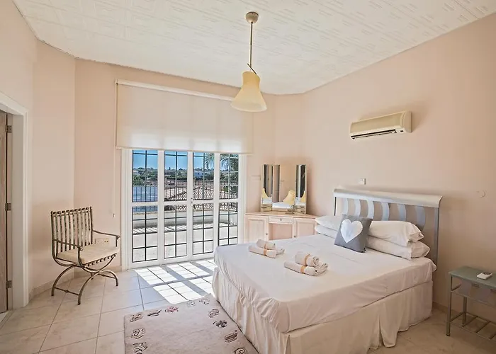 Papas Family Villa *