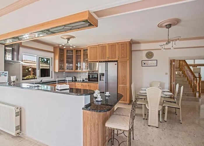 Papas Family Villa *