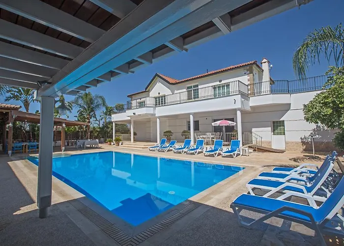 Papas Family Villa Paralimni