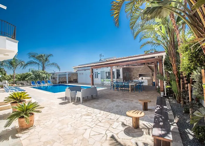 Papas Family Paralimni