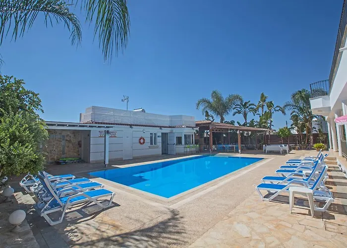 Papas Family Paralimni