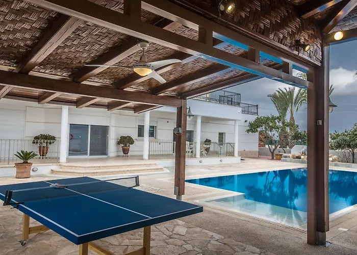 Papas Family Paralimni